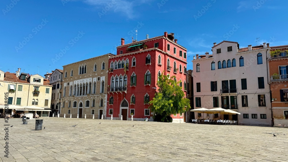 Obraz premium Venice Italy scenic canals, gondolas and historic architecture in the heart of Venice