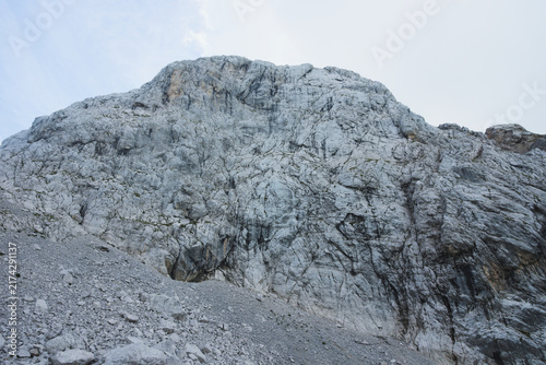 Obraz na plátne Scree, rocks and cliffs on the northern side of the Pizzo Arera, a mountaineering destination in the Orobie Prealps
