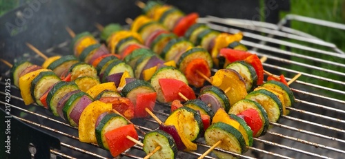 Obraz na płótnie vegetarian skewers on the grill