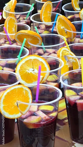 Fotografía Abstract vertical background of sangria glasses