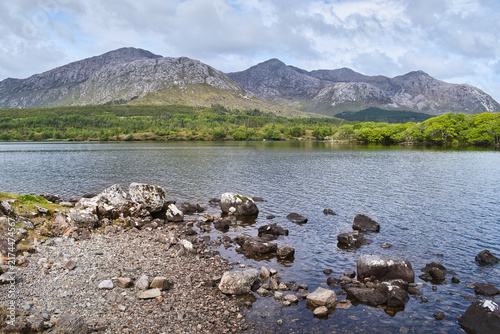 Fotografie Lough Inagh landscape in Connemara National Park with rugged mountains, reflecti