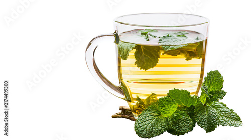 фотографія Isolated soothing beverage of fresh mint leaves steeping in a transparent tea mug