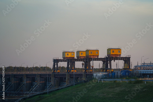 Foto The buildings and structures of the Nizhny Novgorod Hydroelectric Power Station, an industrial landscape