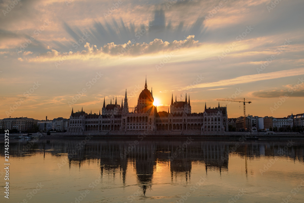 Fototapeta premium Golden sunrise over the Hungarian Parliament Building with water reflection in Budapest