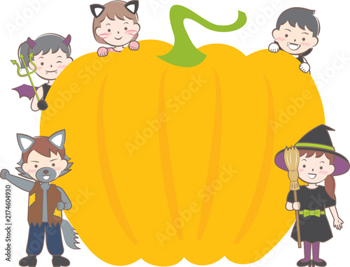 ハロウィンの仮装をした子供たちのかぼちゃ形フレーム