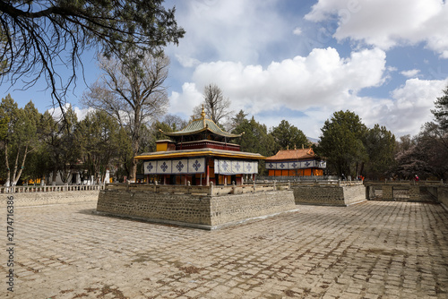 Canvas Print Traditional Tibetan Temple Courtyard in Lhasa, Tibet, China