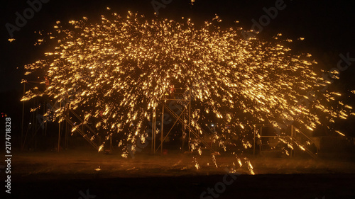 Obraz na plátně Traditional Iron Flower Fire Performance at Night