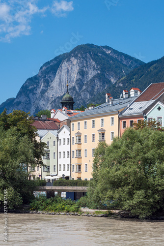 Case colorate sul fiume Inn a Innsbruck con cielo - Tirolo - Austria