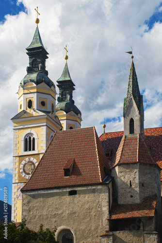 Duomo di Bressanone con le torri gemelle e la Torre Bianca, Alto Adige, Italia