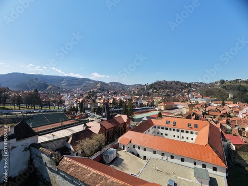 Canvastavla Aerial view of the historic architecture and mountains in Brasov old town, Trans