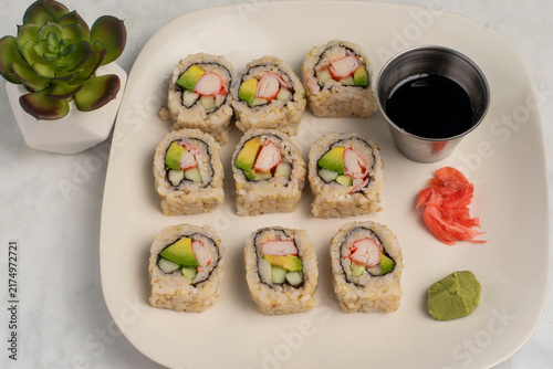 фотографія brown  rice sushi   served with soy sauce and wasabi