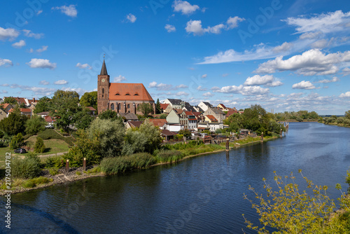 Aussicht über die Oder zur Kirche St. Nikolai in Fürstenberg (Oder) bei Eisenhüttenstadt