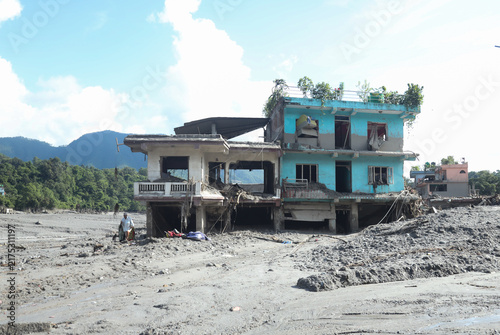 Fotografie Bhotekoshi Flood: Rescue Teams Search for Missing People