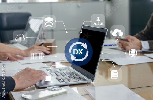 オフィスでのDX推進とノートパソコンでのデータ連携　業務効率化のイメージ