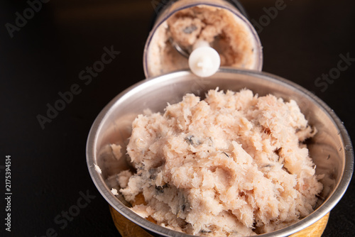 Cuadro en lienzo Raw minced fish in metal bowl with food processor cup close up