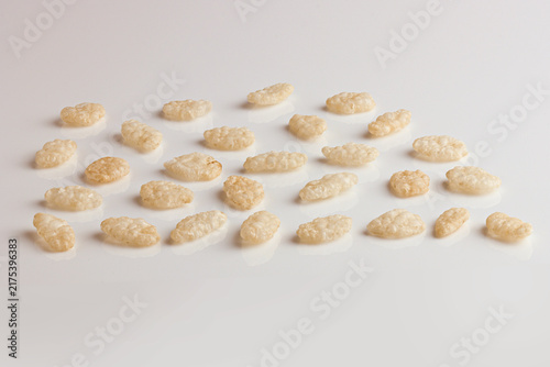 Foto Rice Puffs Crisps Crispies cereal assorted close up on white