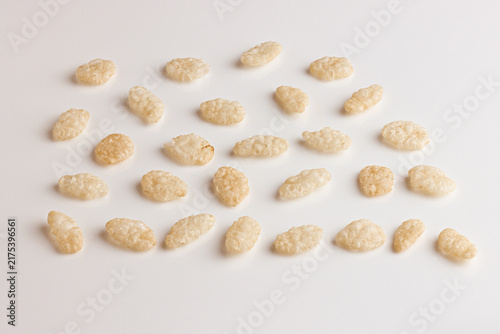 Obraz na płótnie Rice Puffs Crisps Crispies cereal assorted close up on white