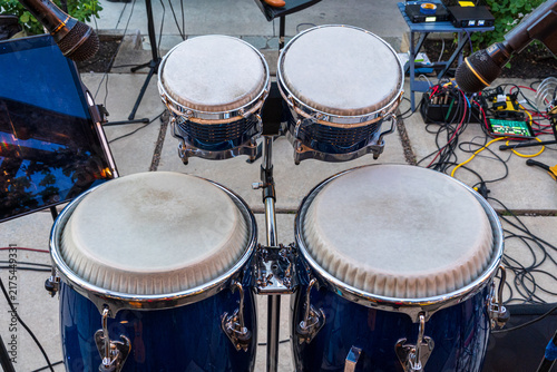 Foto Congas And Bongos Onstage At A Salsa Dance