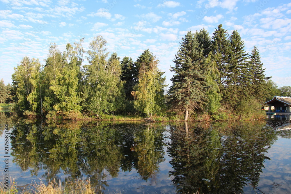 Fototapeta premium Summer On The Island, William Hawrelak Park, Edmonton, Alberta