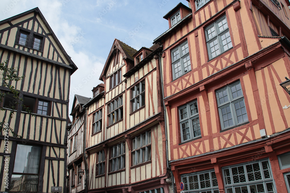 Obraz premium half-timbered habitation buildings in rouen in normandy in france 