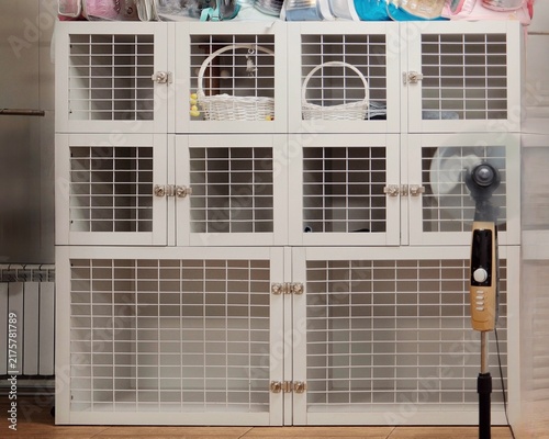 Foto Organized display of pet cages and animal enclosures inside a specialty pet store