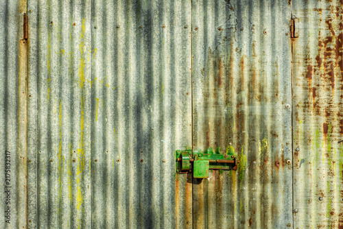 Foto Corrugated iron barn door