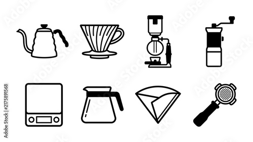 Foto Coffee Brewing Essentials: A collection of essential coffee brewing tools including a gooseneck kettle, pour-over dripper, siphon brewer, manual grinder, digital scale, carafe, filter paper