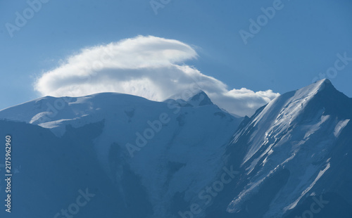 Fotografie Snowy peak of Montblanc mountain