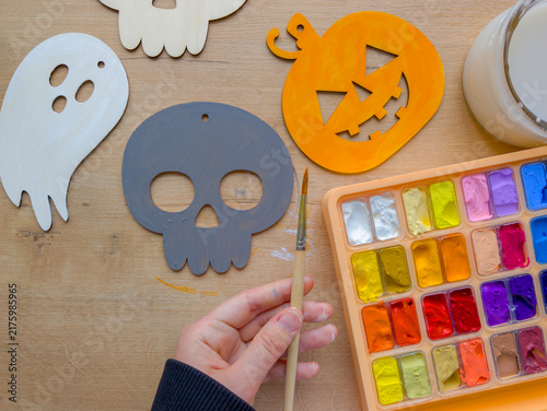 Fotografía Halloween crafts for kids with wooden pumpkin, skull and ghost shapes, gouache p