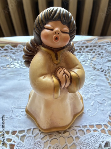 Fotografía Photograph of a girl angel figurine