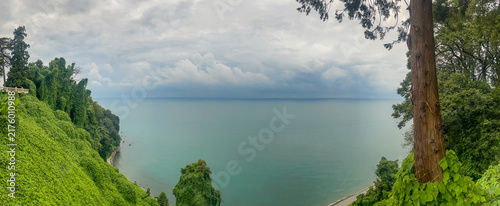 Cuadro en lienzo Panoramic view with cloudy sky and Black Sea from green mountain in the botanica
