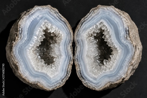 Obraz na płótnie Split geode halves showing banded crystal interiors