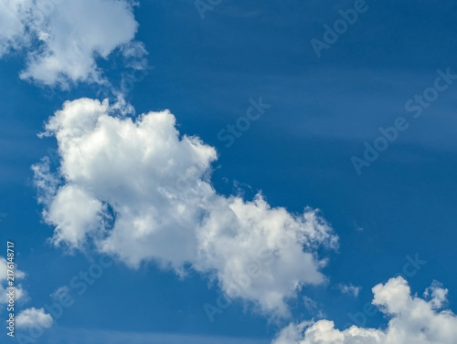 Obraz na plátně One cloud on the blue sky