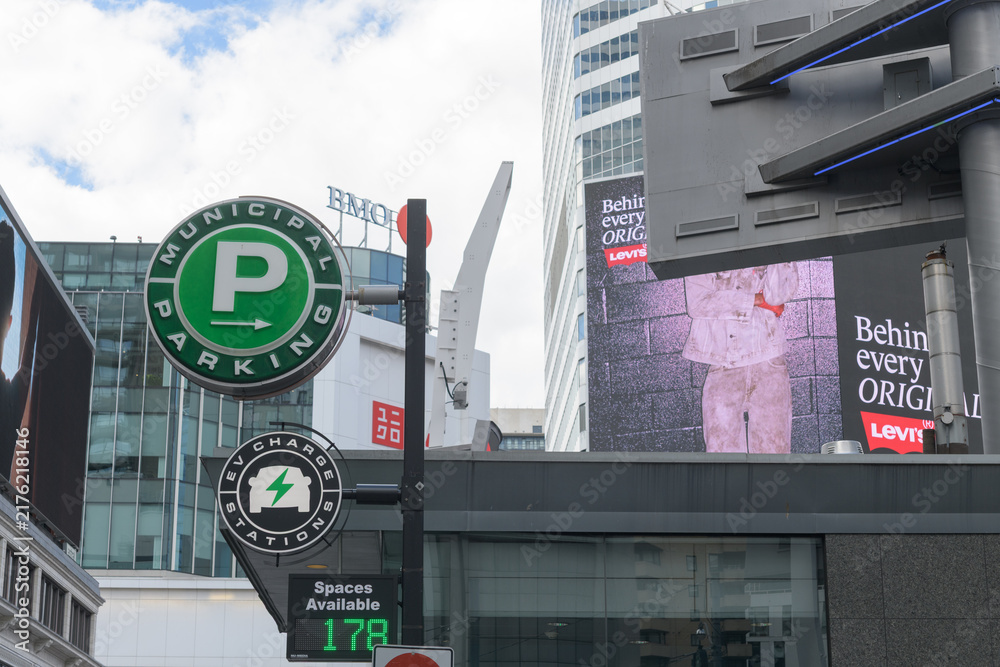 Obraz premium Toronto Parking Authority Green P Carpark 34, with entrance located near the corner of Victoria St and Dundas St E, incl digital billboards facing Sankofa Square