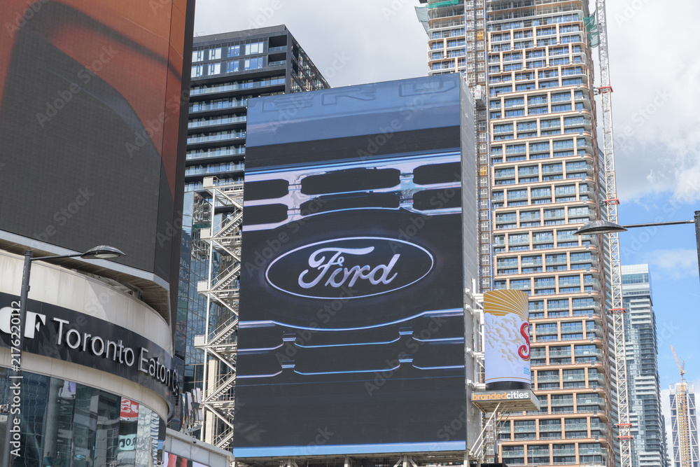 Obraz premium digital billboard featuring ad for Ford Motor Company (Canada) at Sankofa Square, Toronto