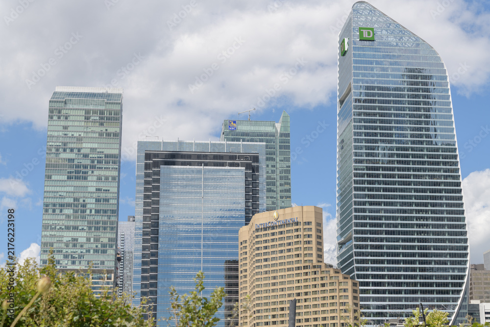 Obraz premium looking north from Roundhouse Park (Bremner Blvd) to Ritz-Carlton, RBC Centre, Simcoe Place, InterContinental, and TD Terrace, two hotels and two office towers in Toronto