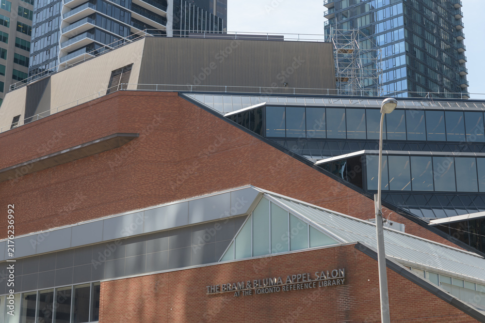 Obraz premium abstract view feat geometric lines of Toronto Public Library - Toronto Reference Library (Bram and Bluma Appel Salon), seen here from Church St