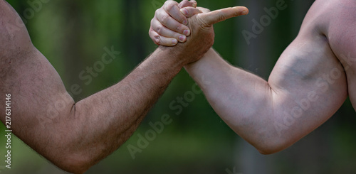 Foto Arm contest shows physical challenge