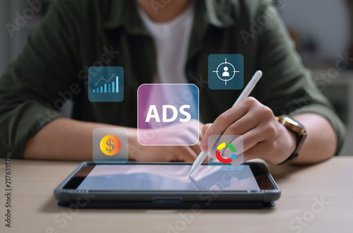 Quadro su tela digital marketing concept Marketers analyze online advertising campaigns and performance indicators