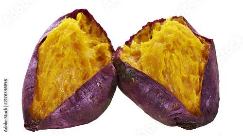Foto Roasted purple skin sweet potato halves with bright yellow cooked flesh