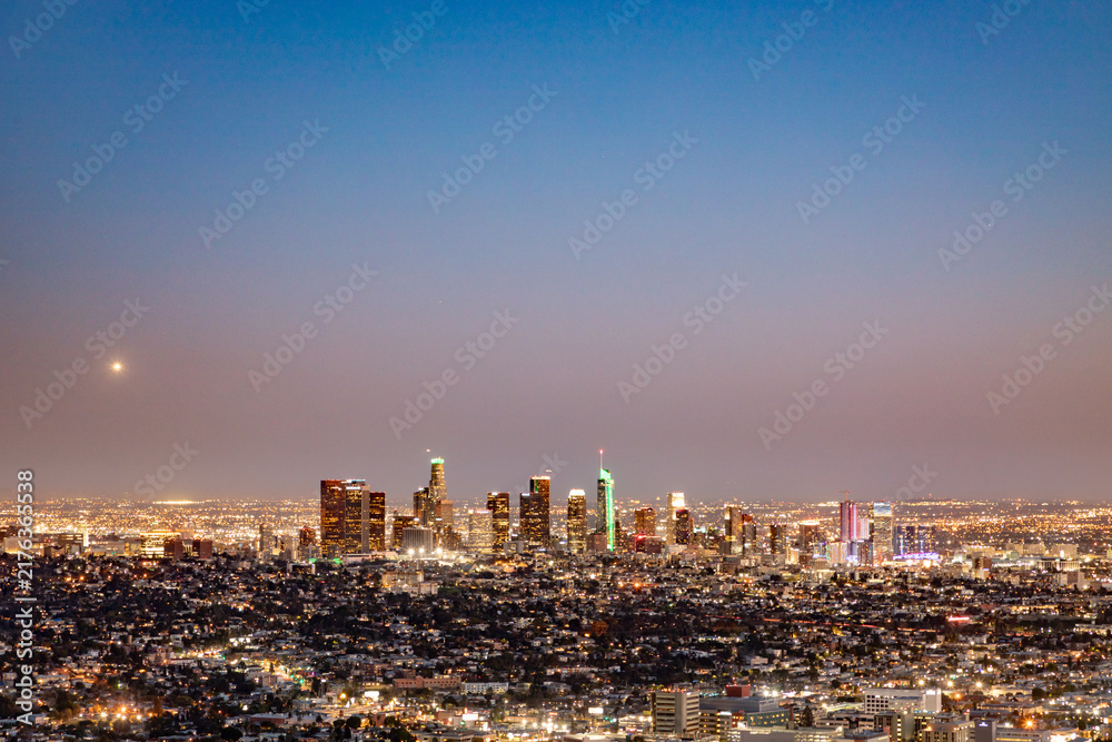 Obraz premium scenic view to Los Angeles by night