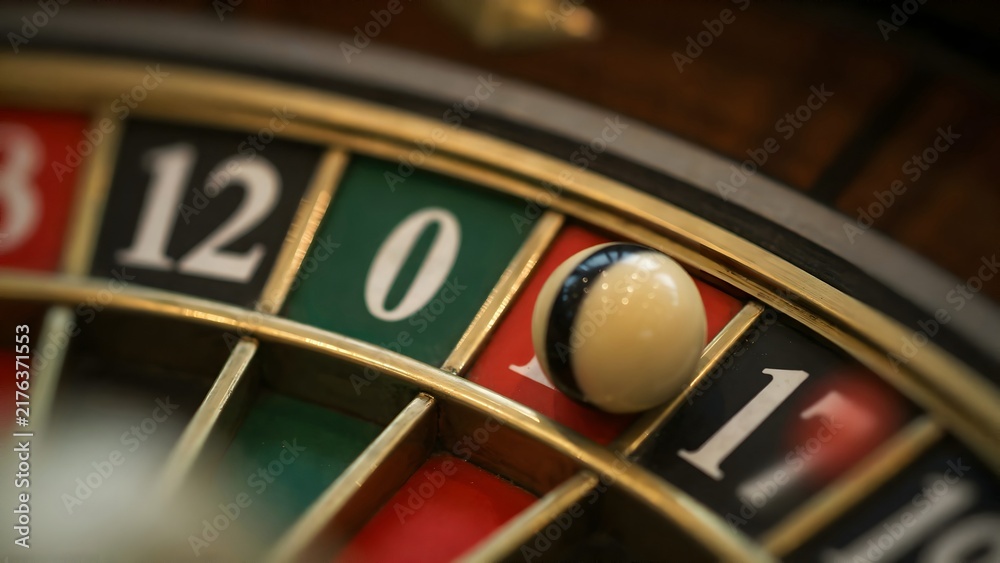 Obraz premium Close-up of a roulette wheel with a white ball resting on the number 11 segment