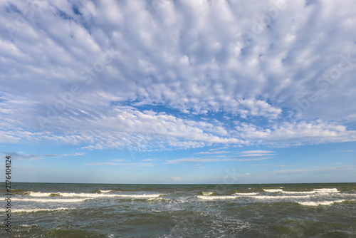 Foto Scenic seascape with waves and patterned fluffy clouds in blue sky at Barricata