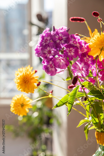 Foto Bouquet with phlox and summer garden flowers