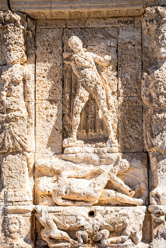 фотографія Weathered bas-reliefs and caryatids on the historic Greek Fountain in Gallipoli, a Renaissance-era monument carved in local stone, Salento, Puglia, Italy