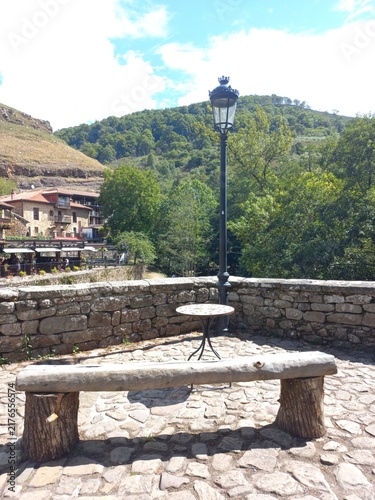 Vistas del pueblo cántabro de Bárcena Mayor, valle de Cabuérniga, Cantabria, España