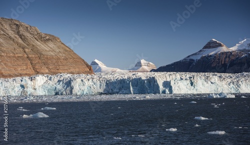 Ossian Sarsfjellet, two of the three mountains Tee Kroner, Kronebreen or Crown Glacier, Kongsfjord or Kongsfjorden, Spitsbergen archipelago, Svalbard, Norway