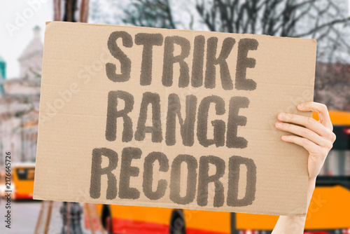Obraz na plátně "Strike range record" strike sets world distance record