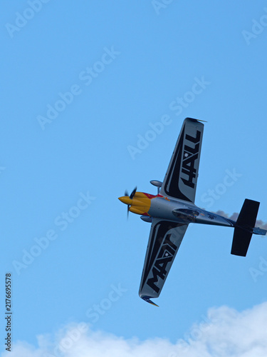 Obraz na plátně Aerobatic Stunt Plane Performing Maneuvers at Pacific Airshow Gold Coast