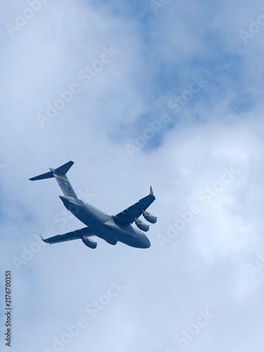 Konstfotografi Military Transport Aircraft Flying Through Cloudy Sky at Pacific Airshow